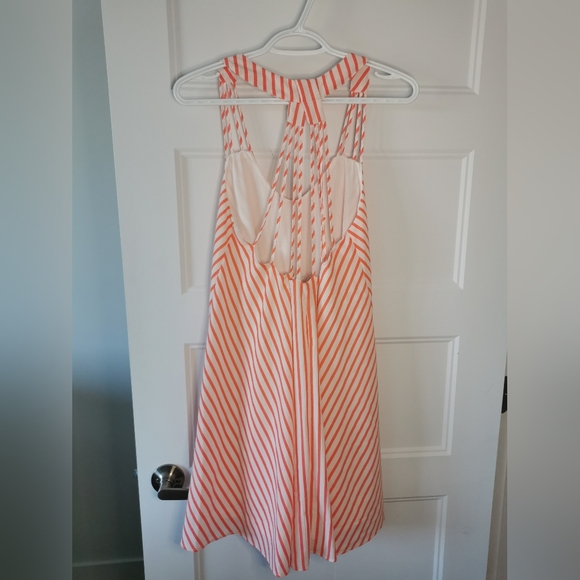 Robe - Picture 2 of 3